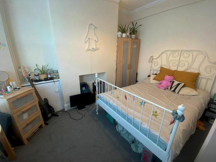 5 Bedroom Property To Rent In Lisvane Street, Cathays, Cardiff CF24