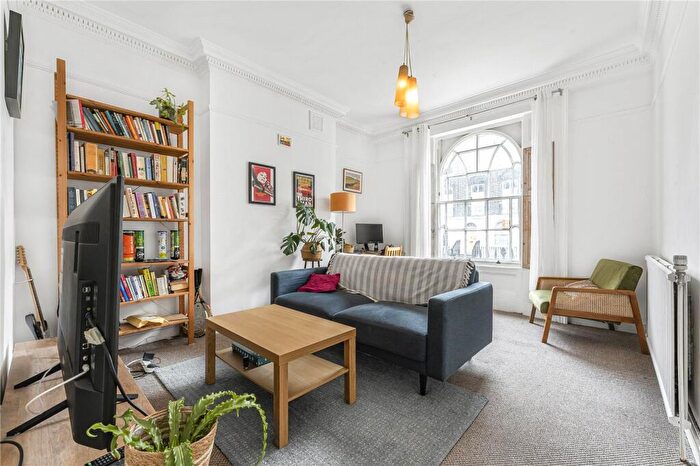 2 Bedroom Apartment To Rent In River Street, London, EC1R