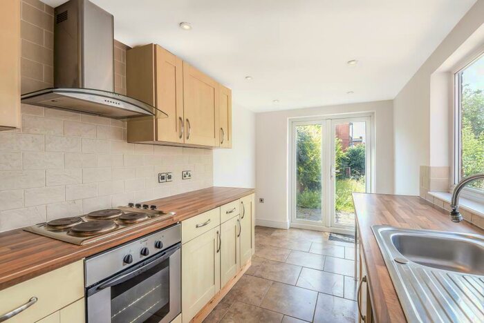 2 Bedroom Terraced House To Rent In Newbury, Berkshire, RG14