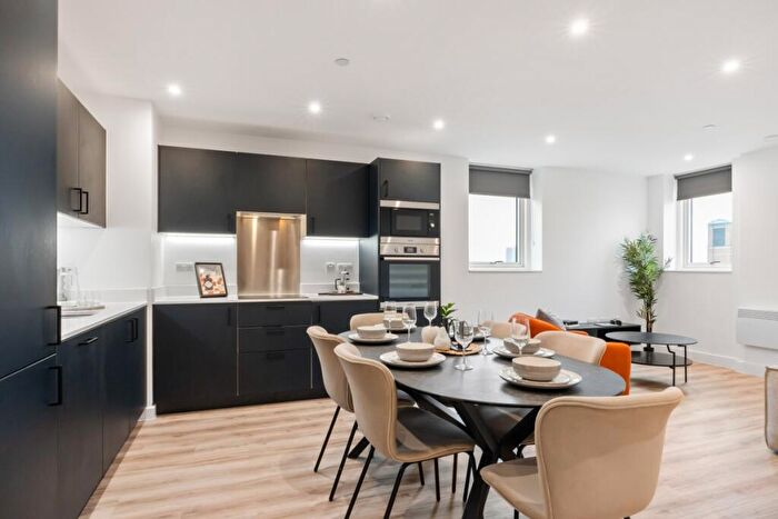 3 Bedroom Flat To Rent In Mercer West Madison East, LS2