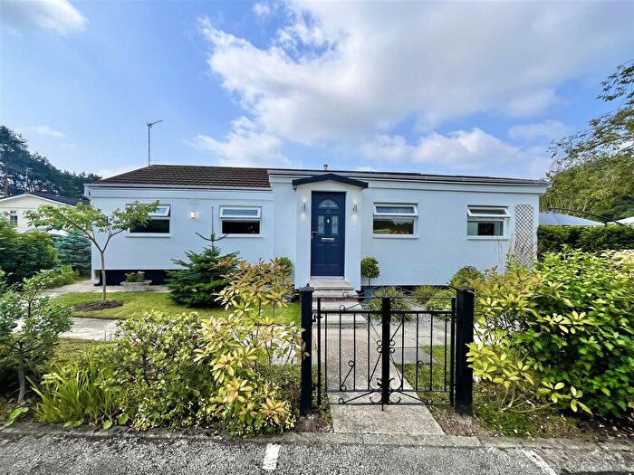 2 Bedroom Park Home For Sale In Rowantree Road, Lindow Court Park, WA16
