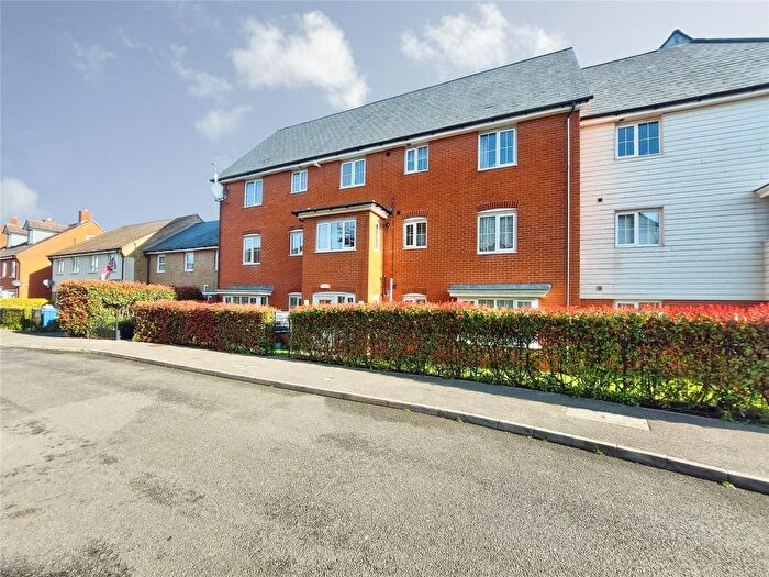 1 Bedroom Flat For Sale In Peony Crescent, Sittingbourne, Kent, ME10