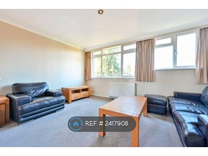 2 Bedroom Flat To Rent In Radstone Court, Woking, GU22