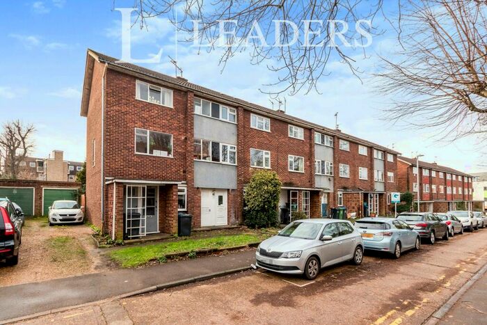 2 Bedroom End Of Terrace House To Rent In South Terrace, Surbiton, KT6