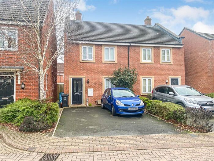 3 Bedroom Semi-Detached House For Sale In Selwood Close, Swindon, SN1