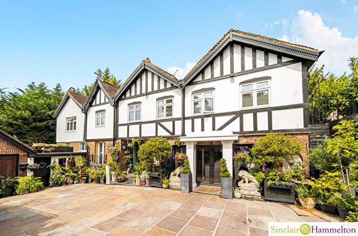6 Bedroom Detached House For Sale In Croydon Road, Keston, BR2
