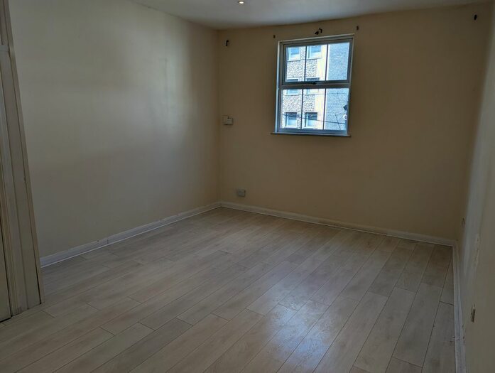 1 Bedroom Flat To Rent In Bank Street, Maidstone, ME14