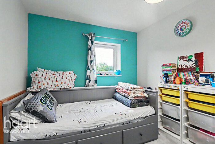 2 Bedroom Apartment For Sale In Webster Close, Bracknell, RG12