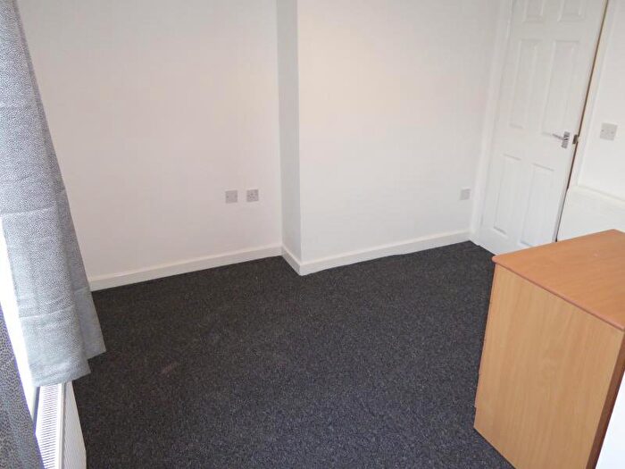 1 Bedroom Flat To Rent In Ashton Road, Harehills, LS8