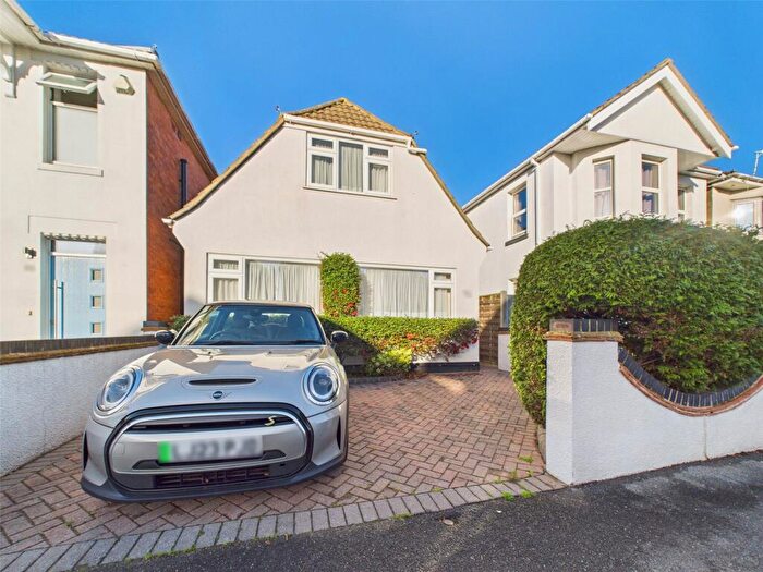 3 Bedroom Chalet For Sale In Beaufort Road, Bournemouth, Dorset, BH6