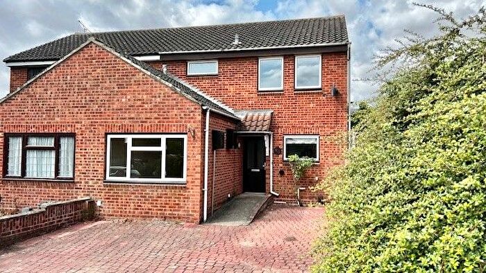4 Bedroom Semi-Detached House To Rent In Henniker Gate, Chelmsford, CM2