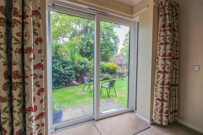 2 Bedroom Apartment For Sale In Warwick Avenue, Bedford, Bedfordshire, MK40
