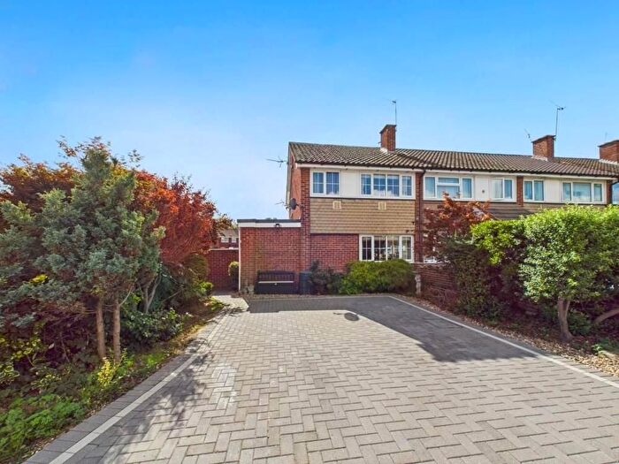 3 Bedroom End Terrace House For Sale In Mountsfield Close, Stanwell Moor, TW19