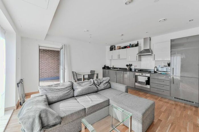 2 Bedroom Flat To Rent In River Heights, Stratford, London, E15