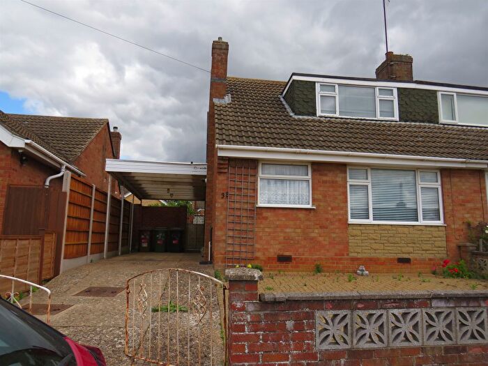 2 Bedroom Semi-detached House For Sale In Scott Road, Wellingborough, NN8
