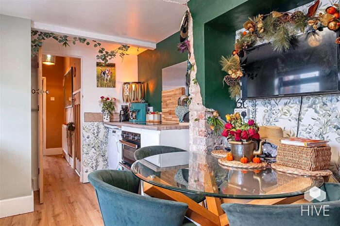 1 Bedroom Flat For Sale In Abbotsbury Road, Weymouth, DT4