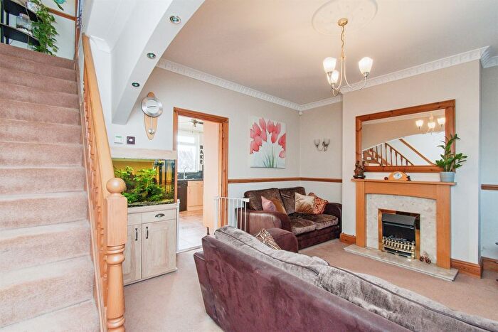 2 Bedroom Semi-Detached House For Sale In Broomhill Square, Knottingley, WF11