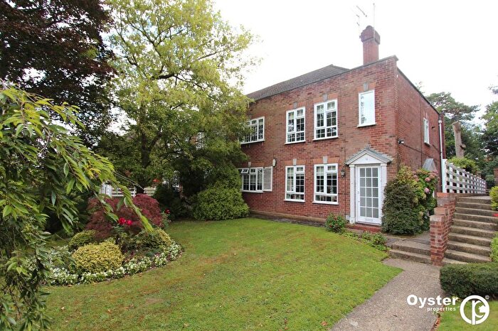 2 Bedroom Flat To Rent In Hollygrove, Bushey, WD23