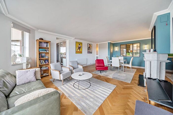 1 Bedroom Flat For Sale In Riverside Court, Nine Elms Lane, Nine Elms, London, SW8