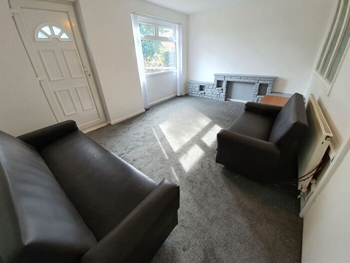 2 Bedroom Terraced House To Rent In Consort View, Leeds, LS3