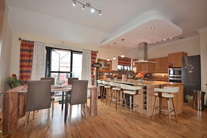 2 Bedroom Apartment To Rent In Penthouse At The Pinnacle, Cottage Terrace, NG1