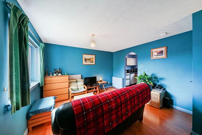 2 Bedroom Flat For Sale In Greenlaw Crescent, Paisley, Renfrewshire, PA1