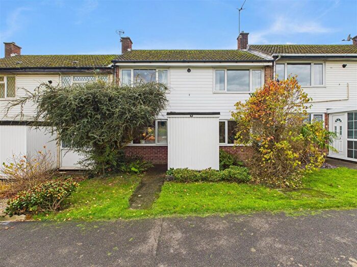 2 Bedroom Terraced House For Sale In Grasscroft Close, Chesterfield, S40