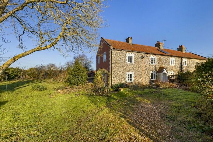 4 Bedroom Cottage For Sale In Hillrise Cottage, Croxton, IP24