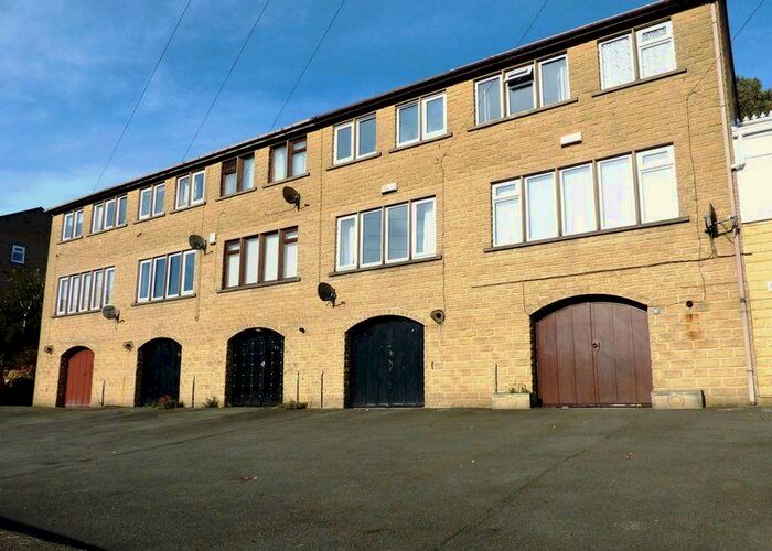 2 Bedroom Detached House To Rent In Claremount Road, Halifax, HX3