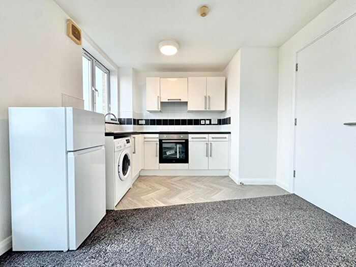 1 Bedroom Flat To Rent In London Road, Mitcham, CR4