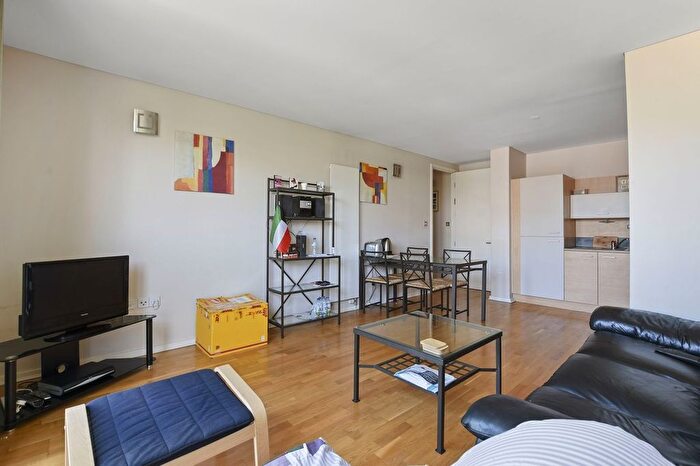 1 Bedroom Flat To Rent In Farnsworth Court, West Parkside, Greenwich, SE10