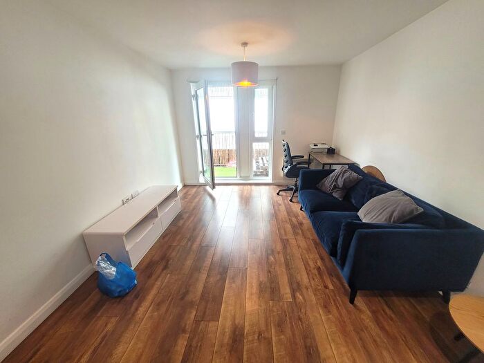 2 Bedroom Flat To Rent In Stoke Road, Slough, SL2
