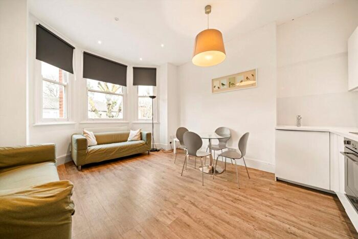 2 Bedroom Flat To Rent In St. Pauls Avenue, Willesden, NW2