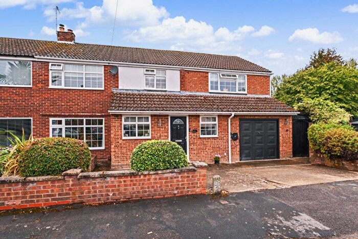 5 Bedroom Semi-Detached House For Sale In Scheduled Viewing Day - Saturday Th October - Substantial Five-bedroom Family Home, HP20