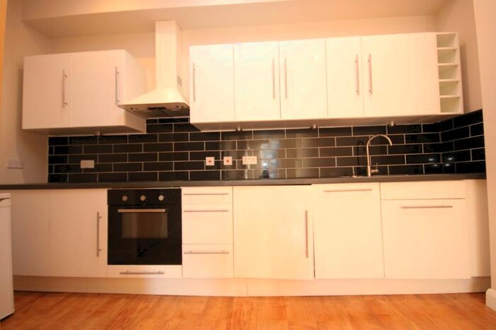 2 Bedroom Flat To Rent In Holloway Road, Holloway, N19