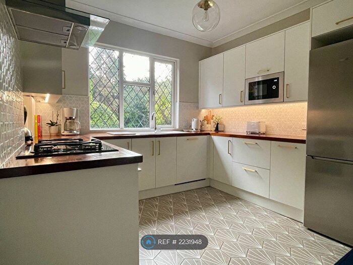 2 Bedroom Flat To Rent In Bushey Mansions, London, SW20