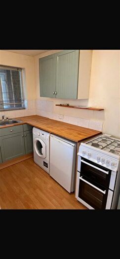 1 Bedroom Flat To Rent In Hogarth Crescent, Colliers Wood, SW19