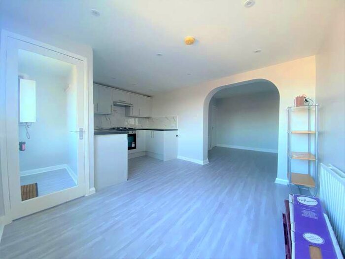 1 Bedroom Apartment To Rent In Dawley Road, Hayes, UB3