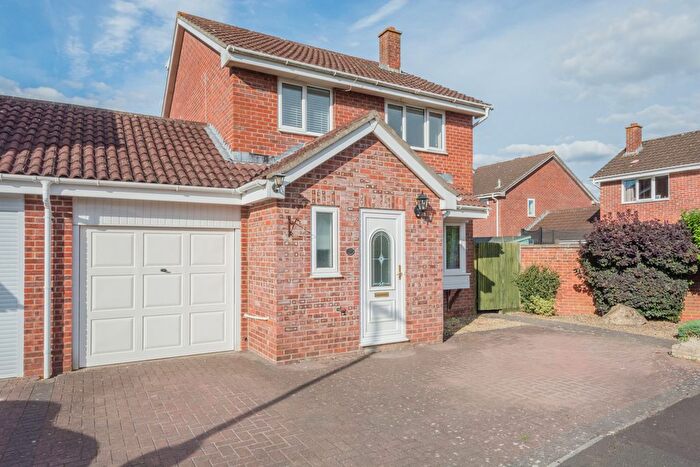 4 Bedroom Semi Detached House To Rent In Lydiard Way, Trowbridge, BA14