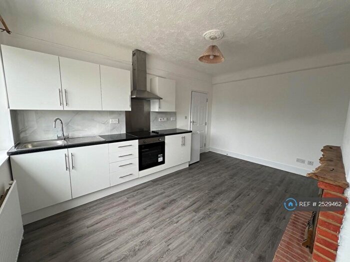 2 Bedroom Flat To Rent In St. Dunstans Hill, Cheam, Sutton, SM1