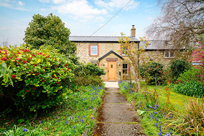 4 Bedroom Detached House For Sale In Edge Of Village, Detached Cottage & Outbuilding, GL16