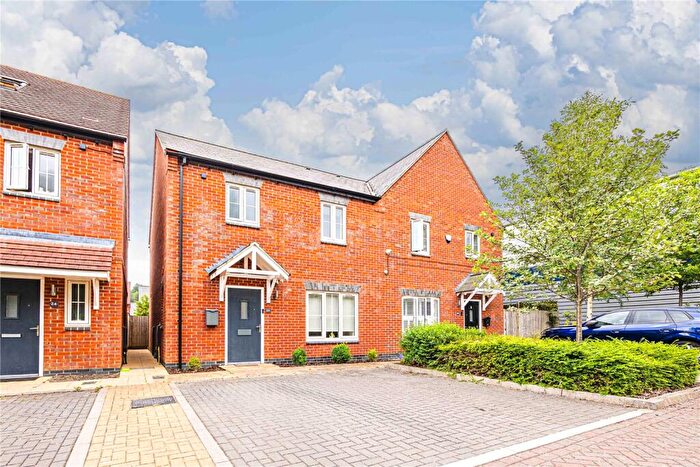 3 Bedroom Semi-Detached House For Sale In Horseshoe Close, Bourne End, Hemel Hempstead, Hertfordshire, HP1