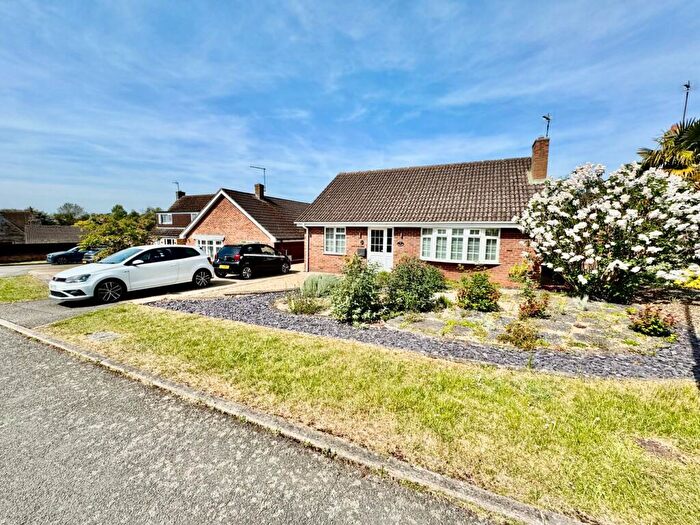 2 Bedroom Bungalow For Sale In Holmes Avenue, Raunds, Wellingborough, NN9