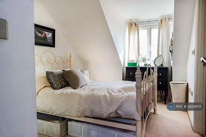2 Bedroom Flat To Rent In Datchet Road, Slough, SL3