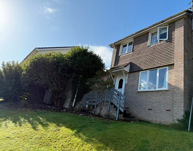 3 Bedroom Semi-Detached House For Sale In Manor View, Par, PL24