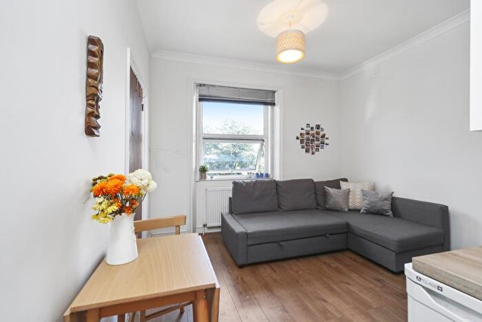 Apartment To Rent In West End Lane, West Hampstead, NW6