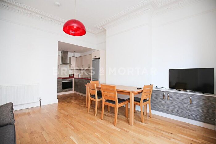 3 Bedroom Flat To Rent In Heaton Road, Heaton, Newcastle Upon Tyne, NE6