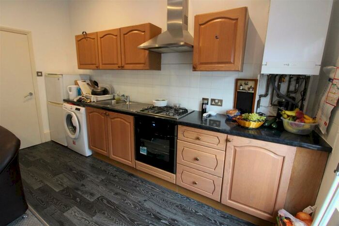 1 Bedroom Flat To Rent In Berrylands Road, Surbiton, KT5