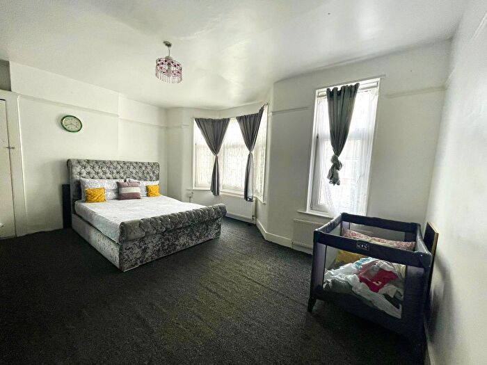 5 Bedroom Terraced House To Rent In Windsor Road, Ilford, IG1