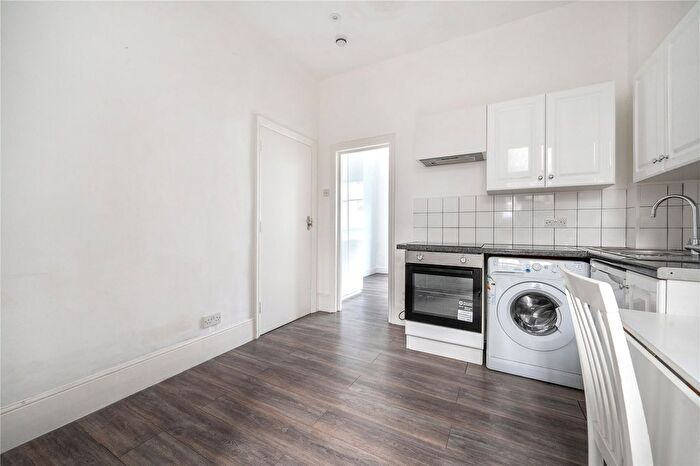 1 Bedroom Flat To Rent In Lascotts Road, Wood Green, London, N22